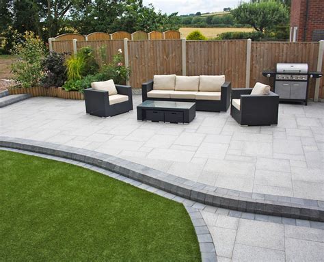 Stunning modern patio | Birch Granite Paving | Contemporary Garden