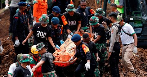 Indonesia Quake Toll Jumps To 268 Rescuers Hunt For Survivors