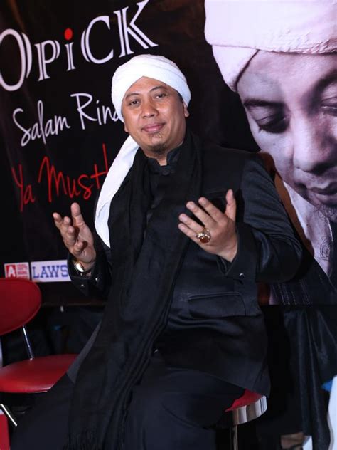 Untuk melihat detail lagu lagu kau seperti nyanyian dalam hatiku klik salah satu judul yang cocok, kemudian untuk link download lagu kau seperti nyanyian dalam hatiku ada di halaman berikutnya. Menemukan Unsur Tuhan dalam Lirik Lagu 'Dealova' - News ...