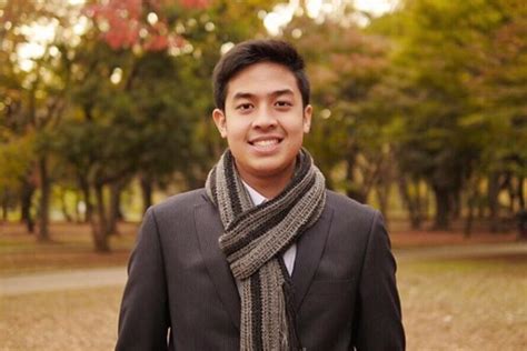 Jerome polin, salah satu pemuda indonesia yang mendapatkan beasiswa di jepang untuk studi s1. Jerome Polin Sijabat, Seleb Internet dengan Berjuta Prestasi
