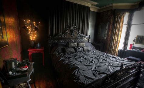 Creating An Elegant And Dark Gothic Bedroom Style Gothic Decor
