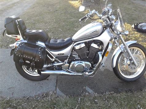 The 2003 my vs800 intruder looks very much like its 1400 sibling, but the trained eye will observe the badges and the small engine size. 2003 Suzuki Intruder 800 Motorcycles for sale
