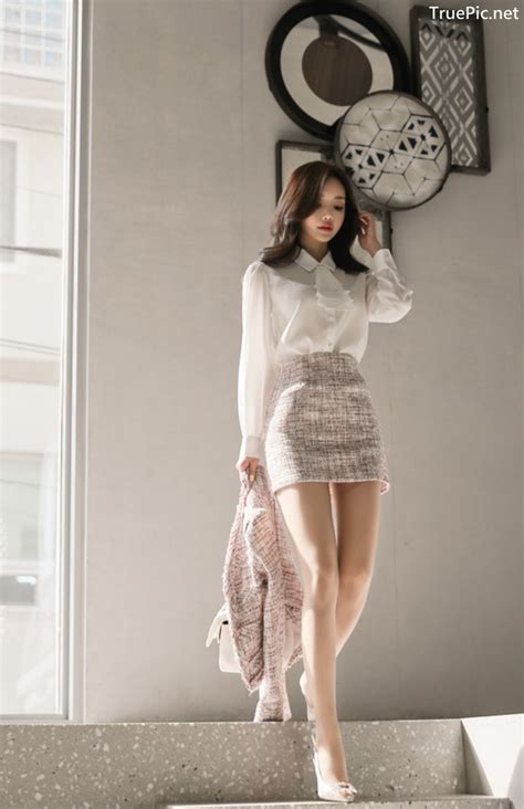 Hot Korean Fashion Model Son Yoon Joo She So Lovely With Miniskirt