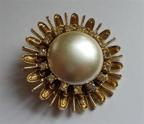 Vintage 1960s Coro Starburst Gold And Rhinestone Brooch With Pearl