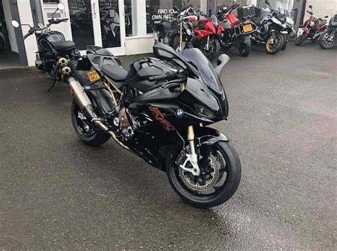 It can be had in racing red over black, or in the motorsport livery that rocks red and blue graphics over white. 2020 BMW Motorrad Colour Range - BMW S1000RR Forums: BMW ...
