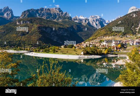 Le Lac De Molveno Trentin Haut Adige Italie Du Nord Le Lac Est élu