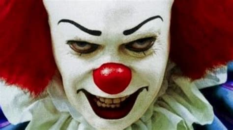 Stephen Kings It Remake Reveals First Look At Pennywise The Clown