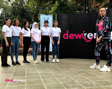 Rakaman momen dibalik tabir aksi dan gaya peserta dewi remaja musim 2019 bersaing di peringkat separuh akhir dalam. Tersingkir Di Minggu Separuh Akhir, Dian Happy Untuk 5 ...