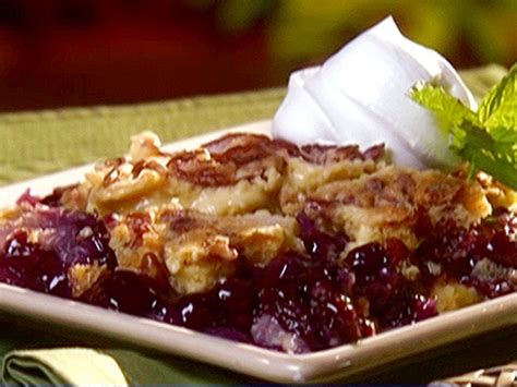 Our algorithm created the unique aromatic fingerprints of your recipe, by analysing the cooking method and food ingredients. Paula Deen Cake Recipes: Pineapple Blueberry Crunch Cake