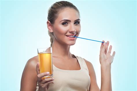 health benefits of drinking urine uk couple drinks own pee to treat depression brighten eyes
