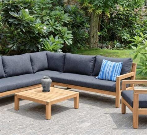 Heerlijk Loungen In Je Tuin Wij Zetten Een Aantal Stevige Houten Hoek