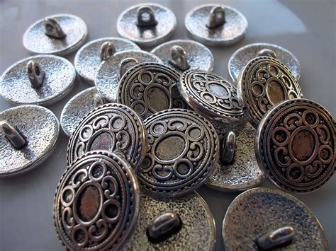 Pack Of 4 Metal Shank Buttons Carved Round Antique Silver Colour 17mm