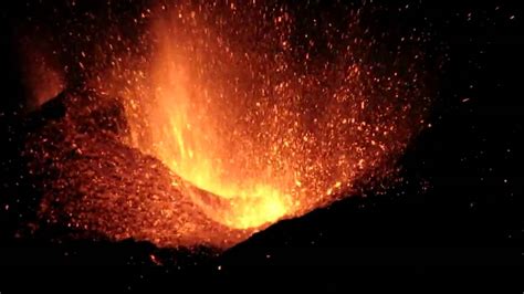 Volcano Eruption At Fimmvörðuháls Iceland Youtube