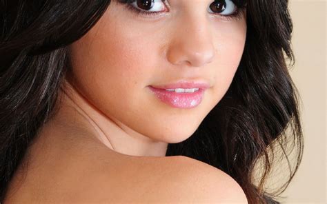 Actress Hot Wallpapers Latest Images Stills Telugu Mp Selena Gomez