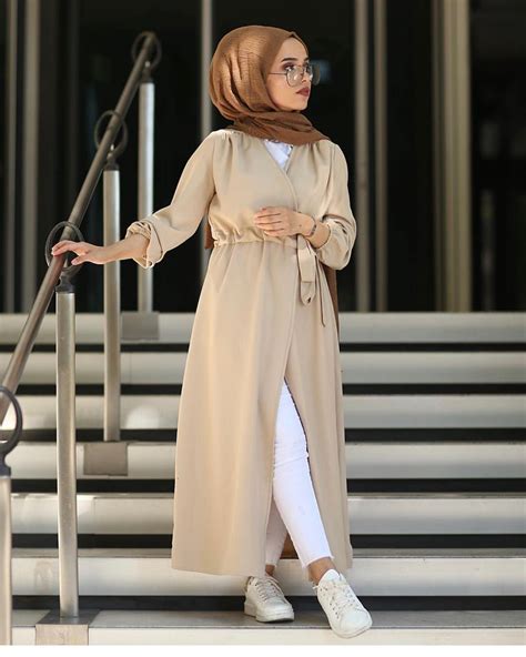 Limage contient peut être une personne ou plus et personnes debout Arab Fashion Dubai