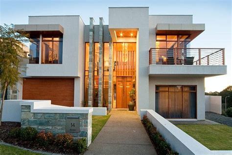 Deben ser impermeables al agua, y aislar el interior térmica y acústicamente. Fachadas de casas modernas