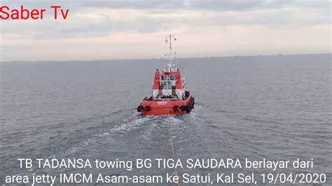 Beginilah Kapal Tug Boat Menarik Tongkang Berlayar Dari Area Muara Asam