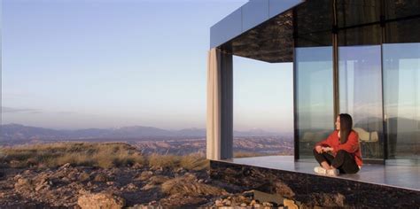 This Cozy Glass House Will Let You Be Comfortable Even In Spains