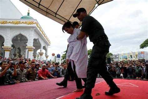 Two Men Publicly Caned In Indonesia For Having Gay Sex Photos Images Gallery 66682
