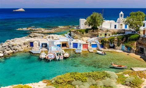È una delle due località balneari più importanti dell'isola, e prende il nome dei pirati maltes Le più belle isole greche per le vacanze a settembre - LEITV