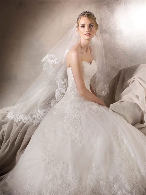 Check spelling or type a new query. HOLIDAY-D.jpg (720×960) | Kleid hochzeit, Brautmode, Braut