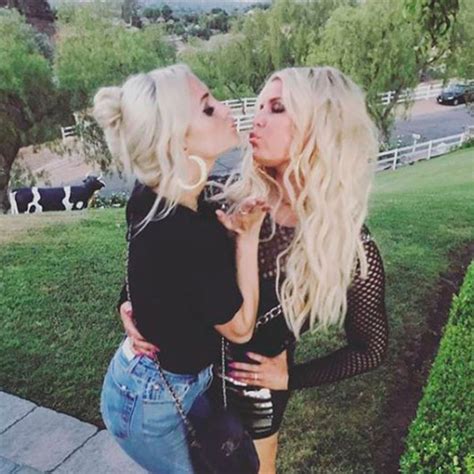 Ashlee Simpson Ross And Jessica Simpsons Sweet Sister Moments E News