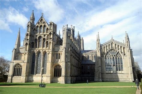 Experience Romanesque Architecture Through These 15 Iconic Structures