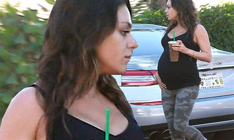 Pregnant Mila Kunis Dons Skinny Jeans As She Enjoys Iced Coffee Daily Mail Online