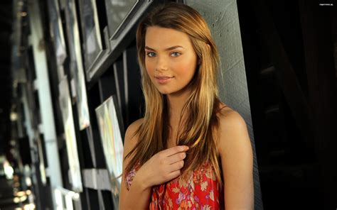 Indiana Evans 015 - Tapety na pulpit