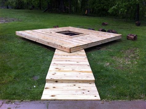 In the modern times, it is difficult to find some quality time with your loved ones. DIY floating deck with fire pit - took 2 days | Deck fire ...