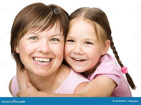 Retrato De Una Madre Feliz Con Su Hija Foto De Archivo Imagen De