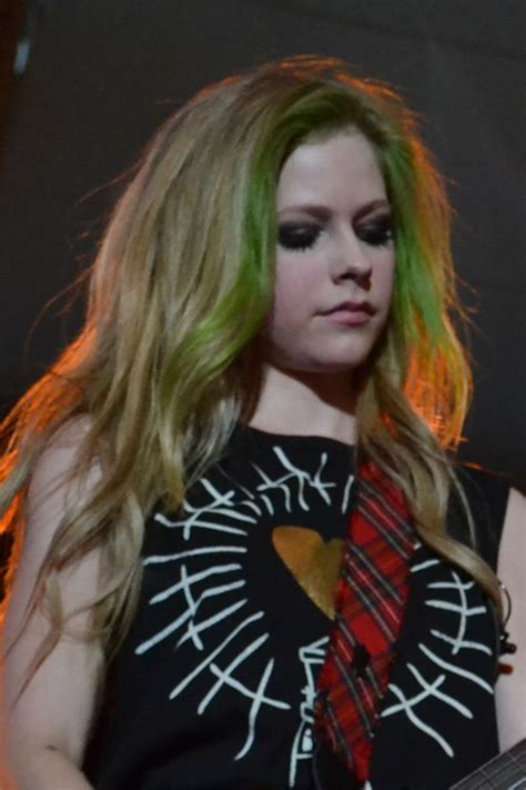 Avril Lavigne Wavy Ash Blonde Hairstyle Steal Her Style