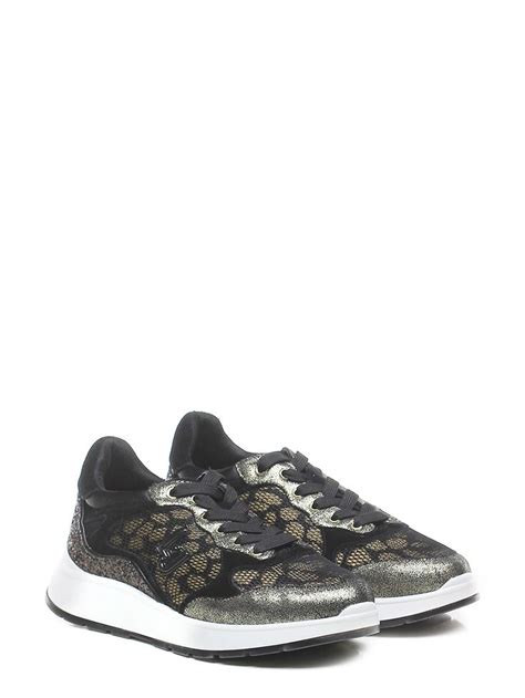 Choose pieces from the world's best labels. Pin su Fall Winter 2019/2020 Sneakers Donna