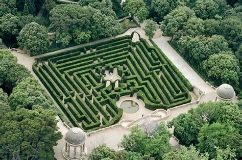 Aquí tienes 500 alquileres de vacaciones: Parc du Labyrinthe d'Horta: un jardin secret