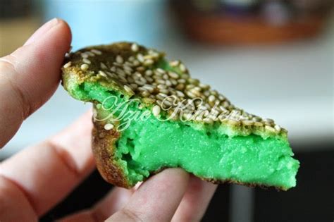 Buat kuih bakar kemboja / kuih bakar pandan guna air fryer. Sedap Nyeer Kuih Bakar Kemboja - Azie Kitchen