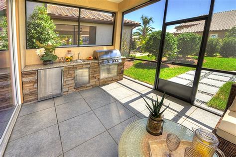 Six Reasons You Should Have A Summer Kitchen | ICI Homes - Florida