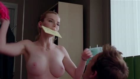 Naked Betty Gilpin In Nurse Jackie