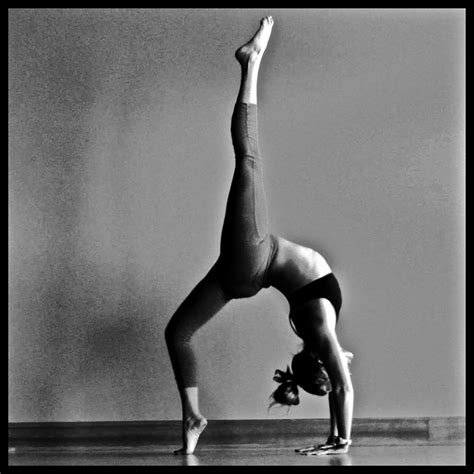 Eka Pada Urdhva Dhanurasana Yoga Poses Beautiful Yoga Yoga Pictures