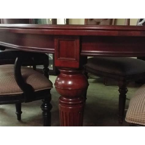 Thomasville Furniture Fredericksburg Whiskey Mahogany Oval Leg Dining