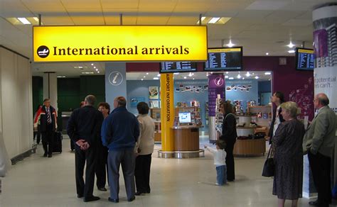 The official page of senai international airport. Londn Luton Airport Shops In Terminal - 1ST Airport Taxis