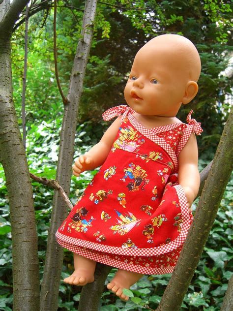 Baby born kleidung deine baby born benötigt ebenso wie du selbst kleider, aber ihr wollt schließlich nicht immer die gleichen kleider anziehen. Kostenloses Schnittmuster Carlotta (für Puppen) von Mamu ...