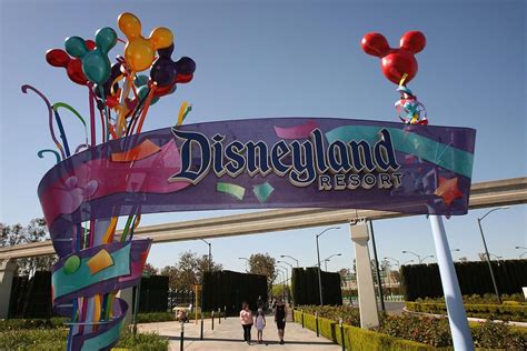 Disneyland Disney World Extend Closures Indefinitely Due To Coronavirus