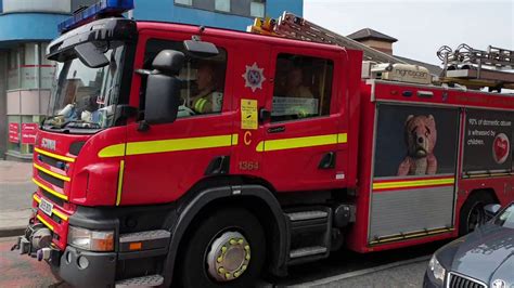 Merseyside Fire And Rescue Service Birkenhead Rescue Pump Responding On