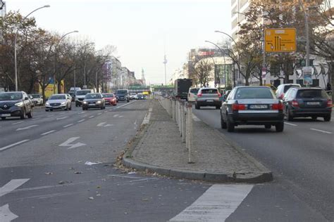 Aus Mittelstreifen Wird Grünstreifen Auf Der Frankfurter Allee Soll Es