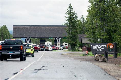 Yellowstones West Gate Sees More Tourists Prompting 50k Traffic