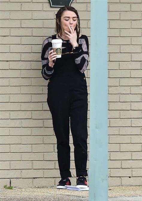 Maisie Williams Smoking Maisiewilliams Lifestyle Celebrities