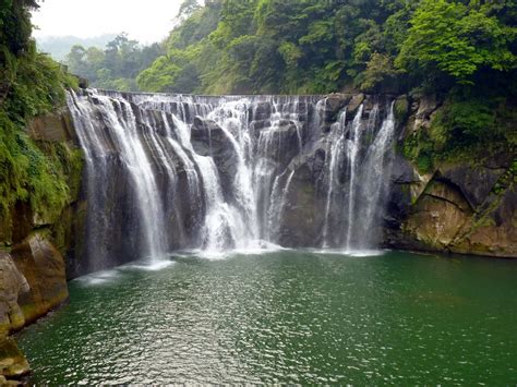 Worlds Most Beautiful And Amazing Waterfalls
