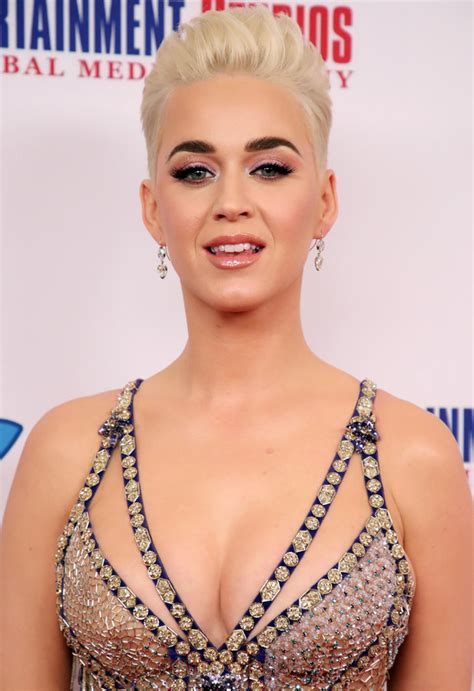 Katy Perry Oscars 2018 Dress Wows As Singer Flaunts Braless Assets In