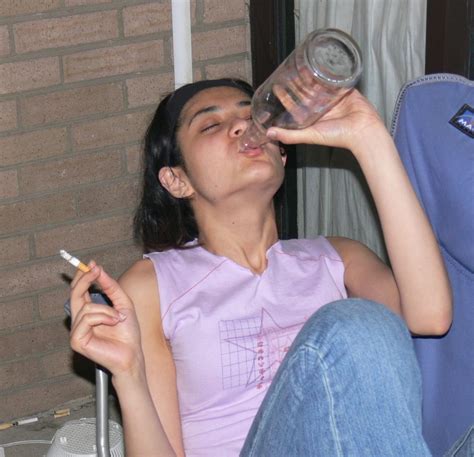 Smoking Indian Girls Latest Indian Girls Smoking Photos