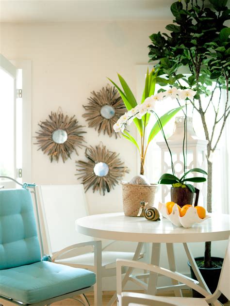 You will also allow some of the white paint to remain in the creases. Beach Style Decorating - Sunset Magazine